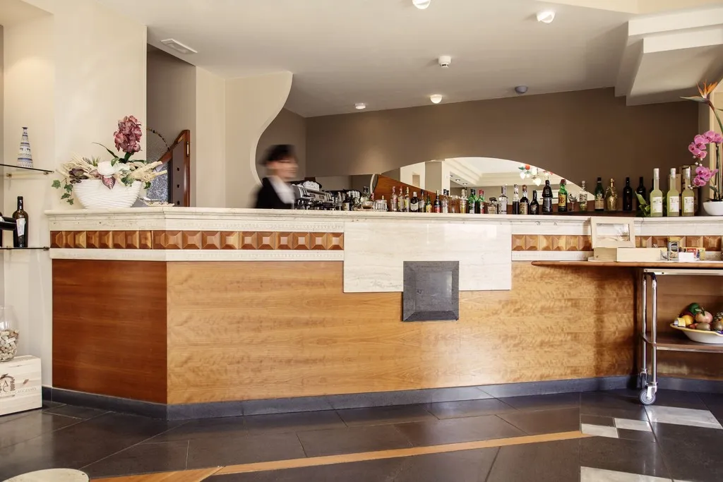 Bar, Maiuri, Naples