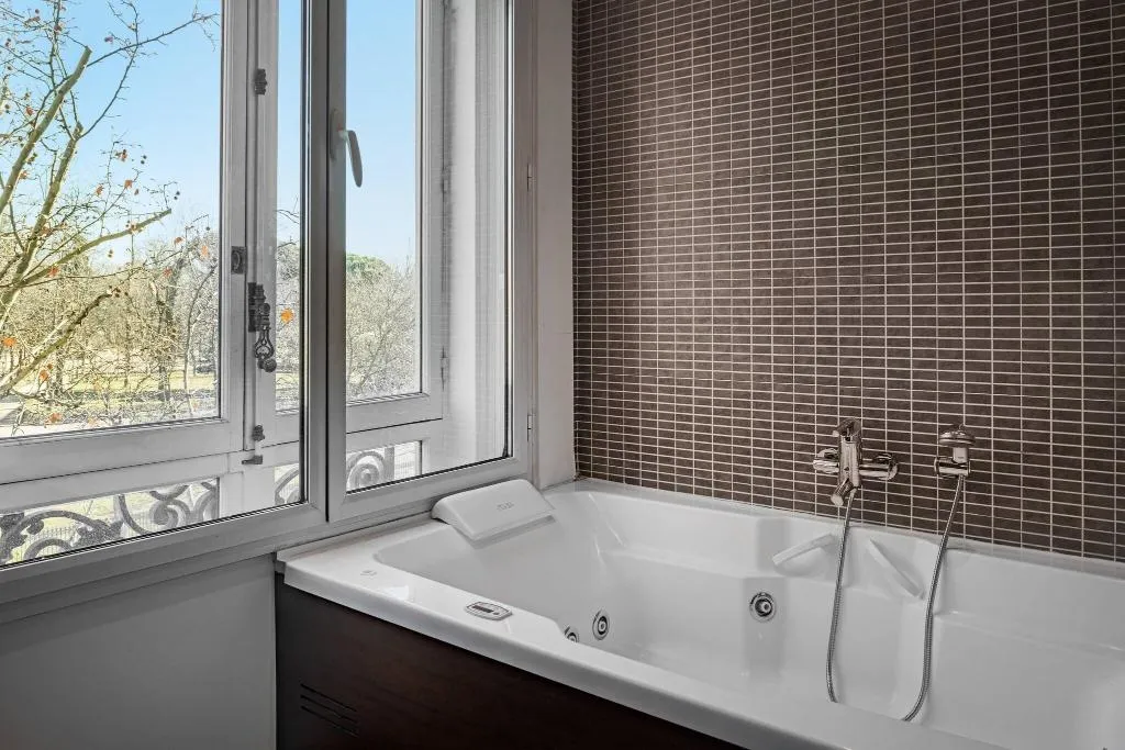 Room, AC Hotel Palacio del Retiro Autograph Collection, Madrid