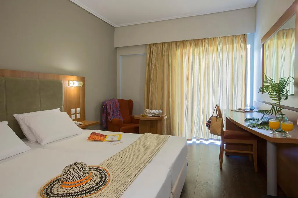 TRIPLE GARDEN VIEW Room, Golden Coast, Athens