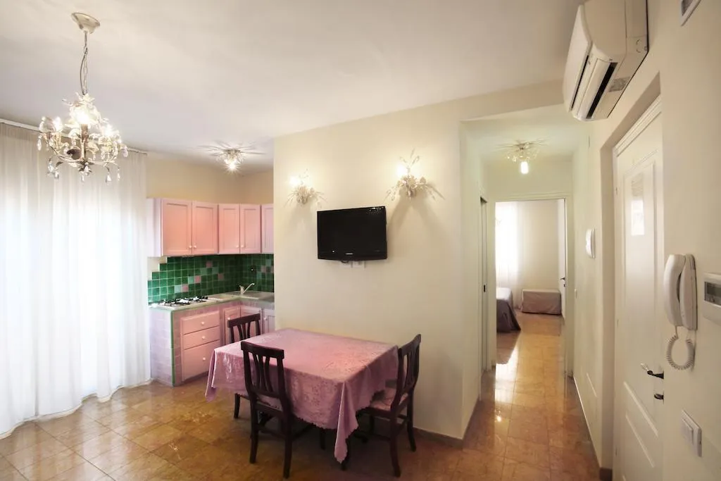 APARTMENT CAPACITY 5 ONE BEDROOM Room, Villa Lucrezia Firenze, Florence