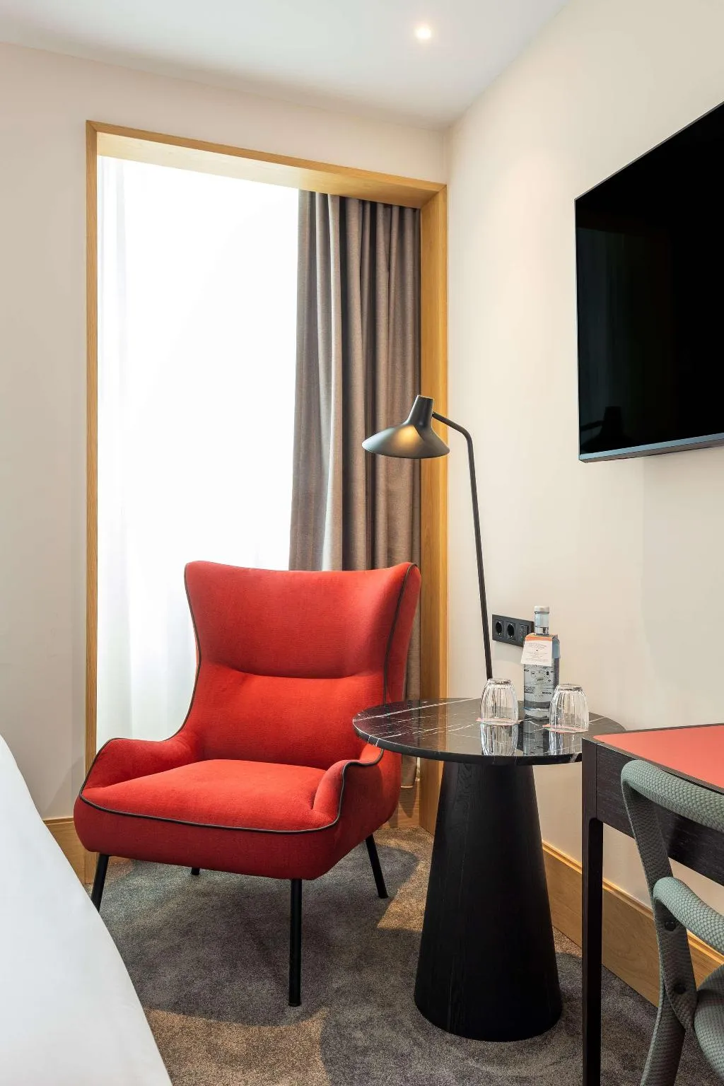 Room GUEST ROOM QUEEN BED Room, Arts Hotel Porto, Tapestry Collection By Hilton, Porto