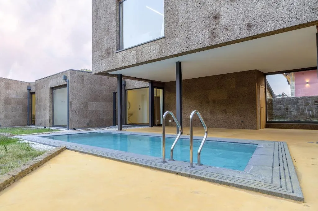 Sports and Entertainment, Casa das Mourôas, Porto