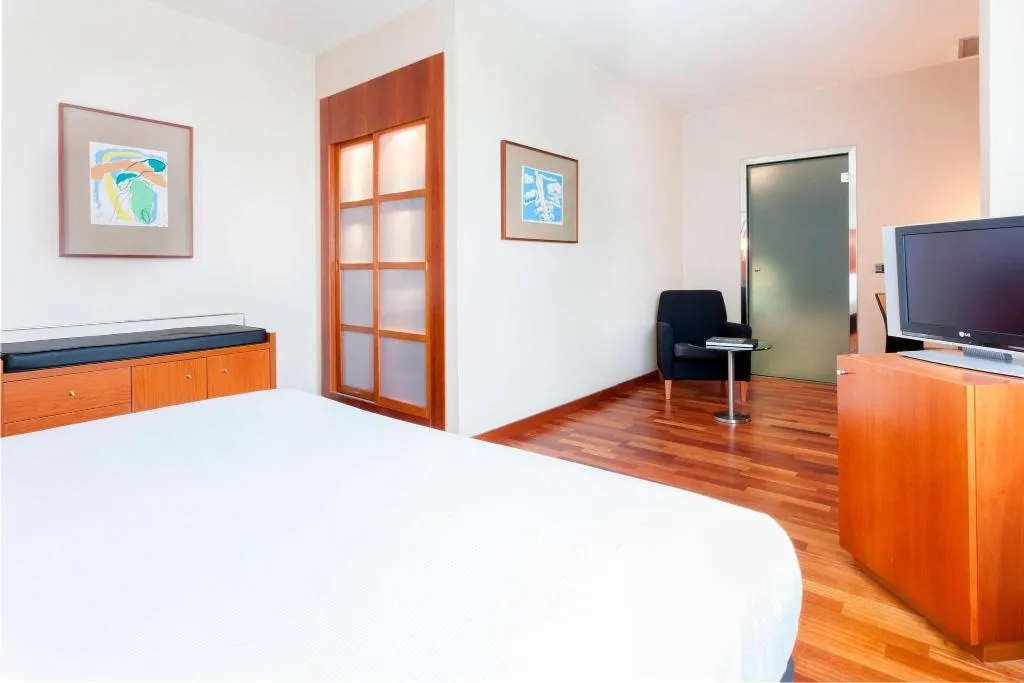JUNIOR SUITE KING SIZE BED Room, AC Madrid Alcalá de Henares, Madrid
