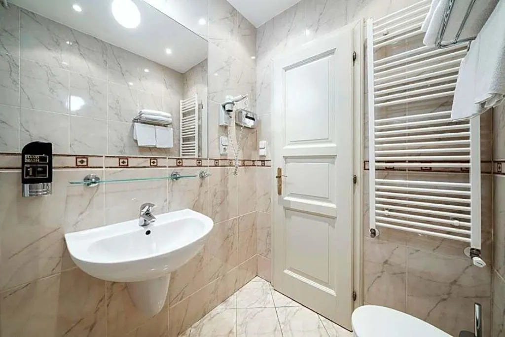 Room, Hotel Raffaello, Prague