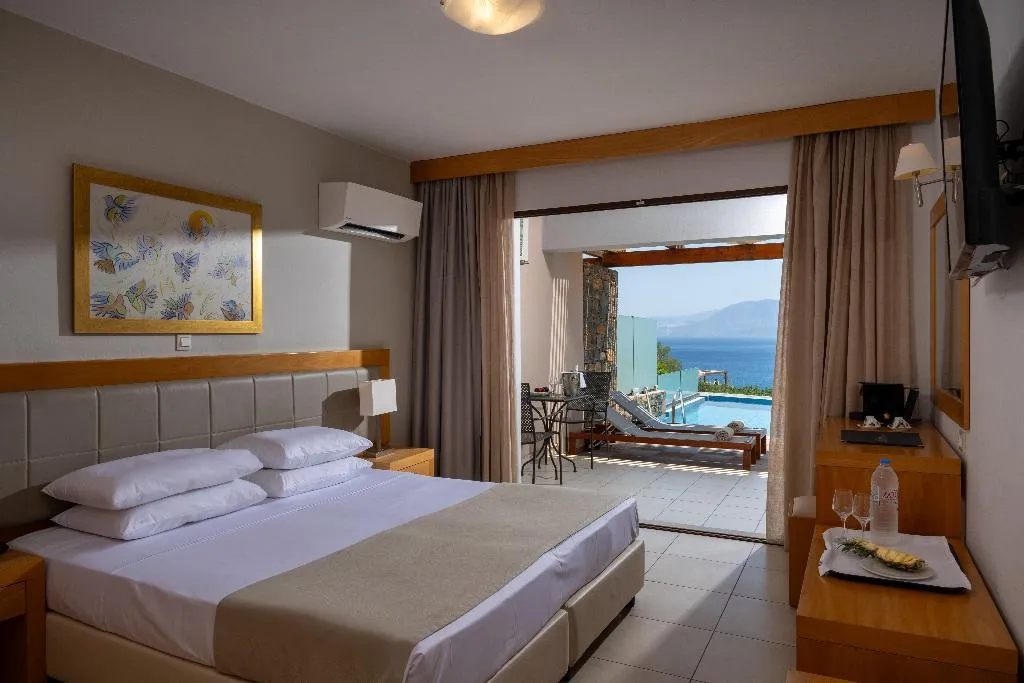 SUITE WITH PRIVATE POOL Room, Miramare Resort & Spa, Crete