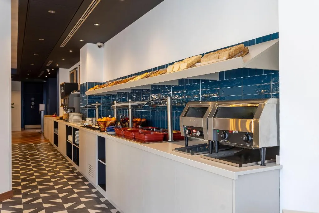 Restaurant, Travelodge Barcelona Poblenou, Barcelona