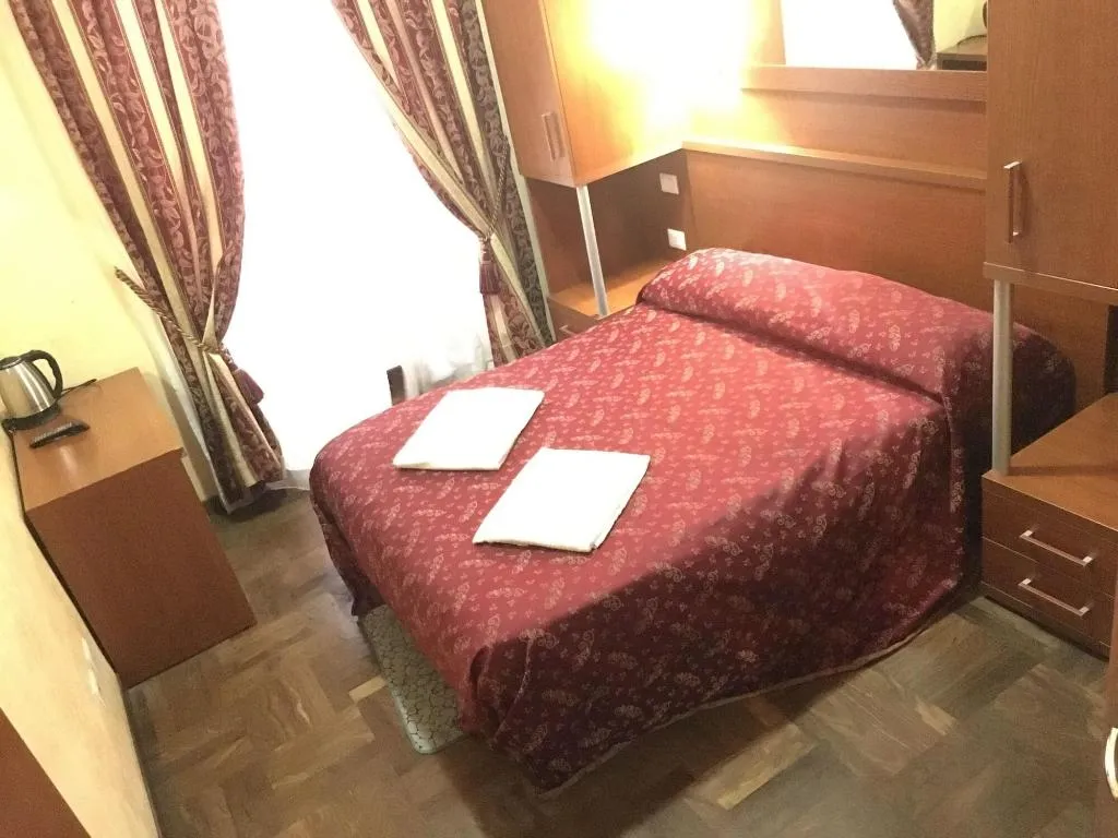 General view, Lam Guest House, Naples