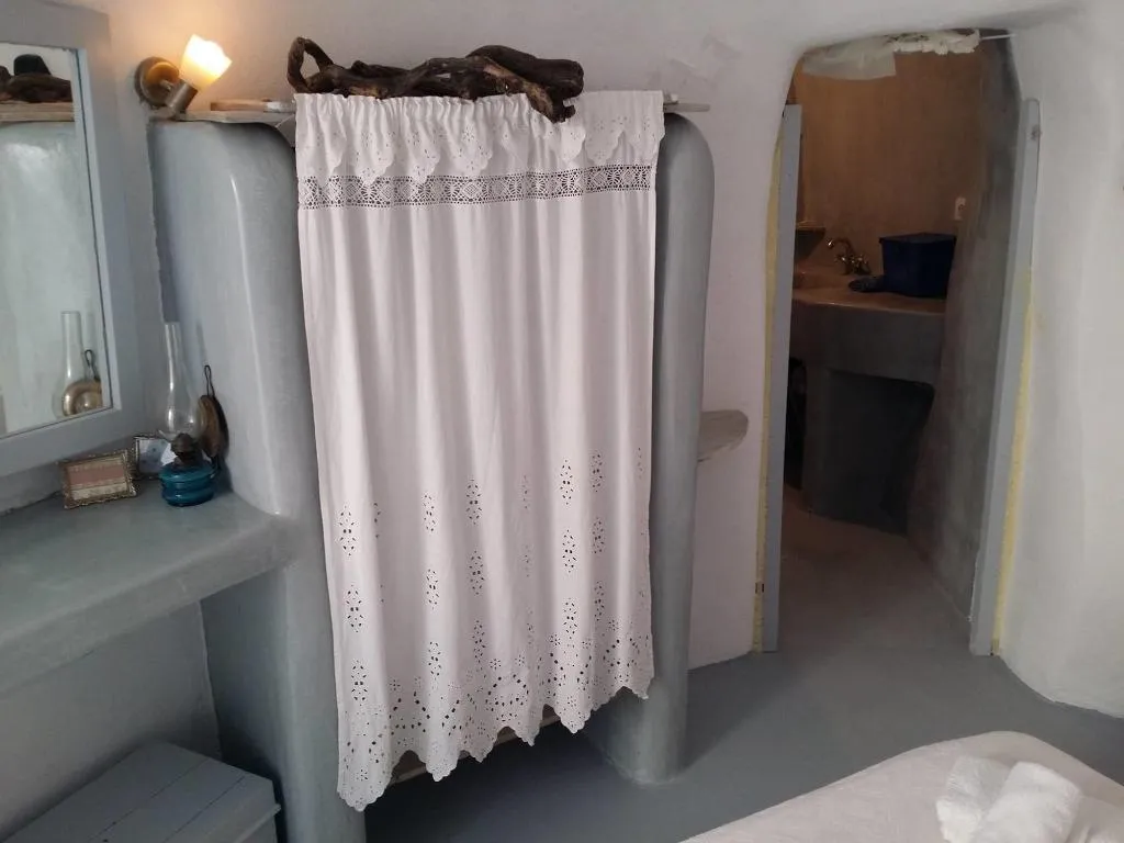 Room, Emmantina Houses, Santorini