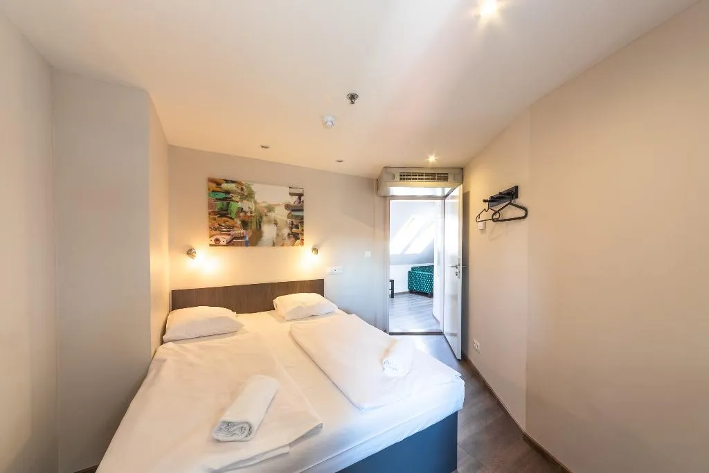 QUADRUPLE BASIC Room, Minimino Hotel Prague, Prague