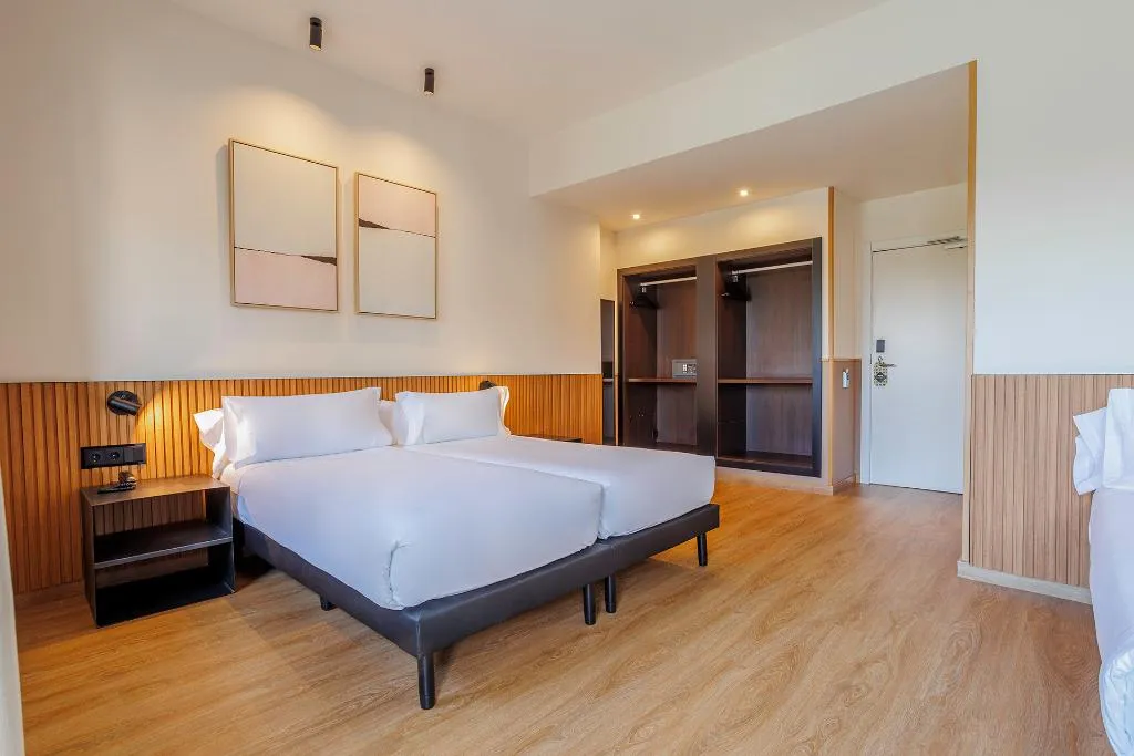 TRIPLE STANDARD Room, Acta Madfor Hotel, Madrid
