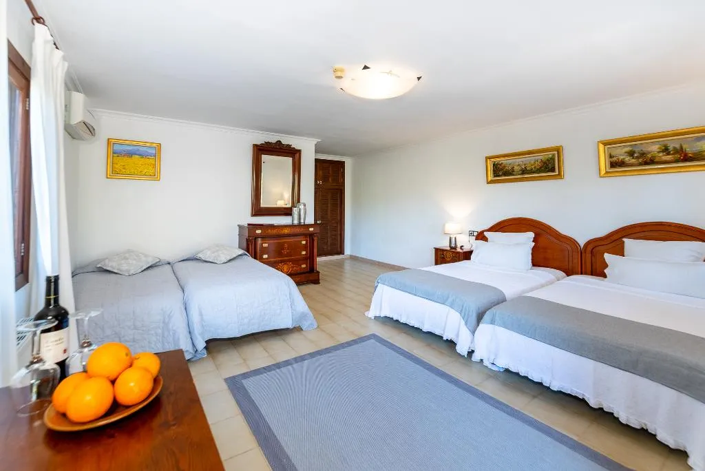 FAMILY ROOM WITH TERRACE Room, Hotel Rural Predio Son Serra, Majorca
