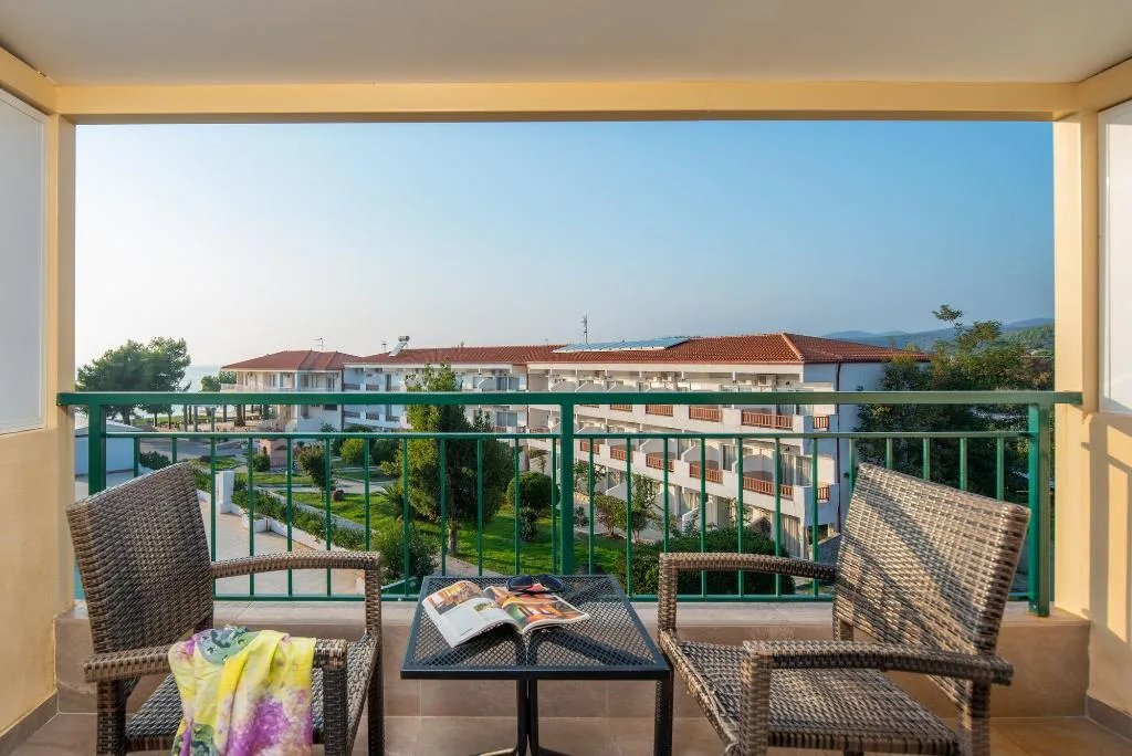 FAMILY ROOM TWO BEDROOMS ONE BATHROOM Room, Toroni Blue Sea Hotel, Halkidiki