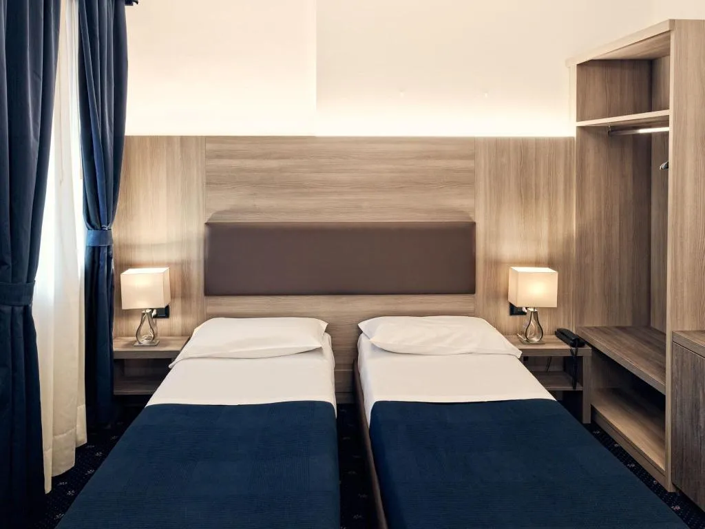 Double or Twin WITH DOUBLE BED Room, Roberta, Venice