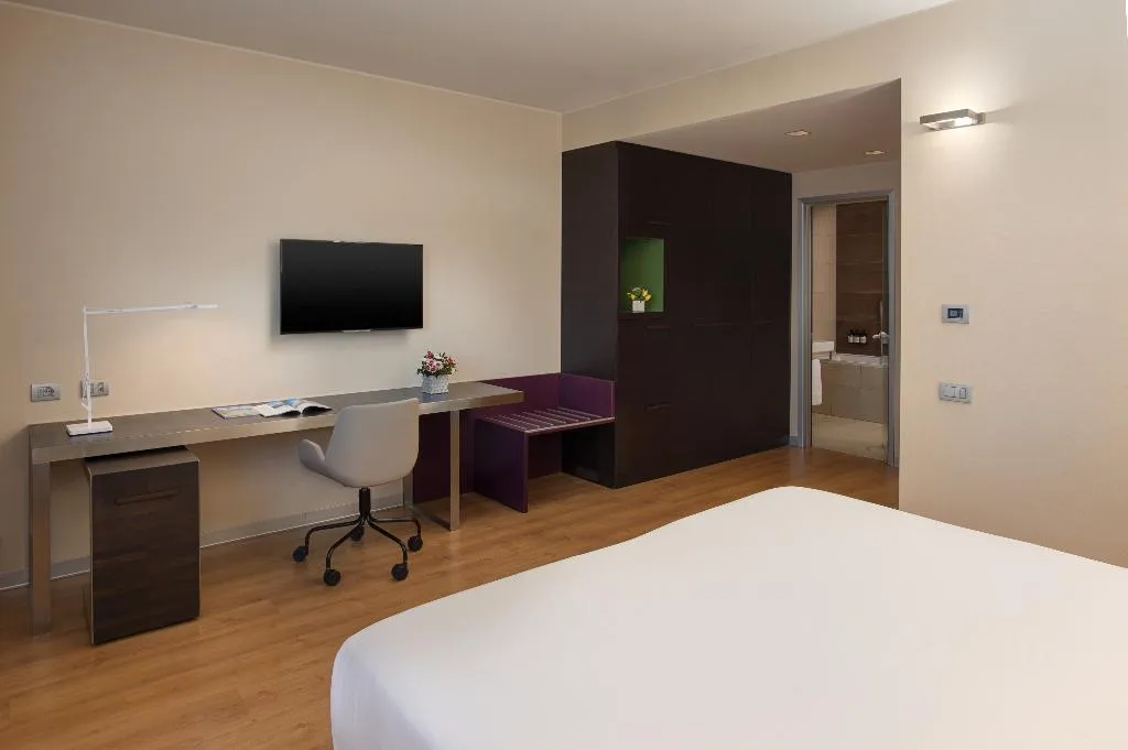 JUNIOR SUITE STANDARD Room, NH Orio al Serio Airport, Milan
