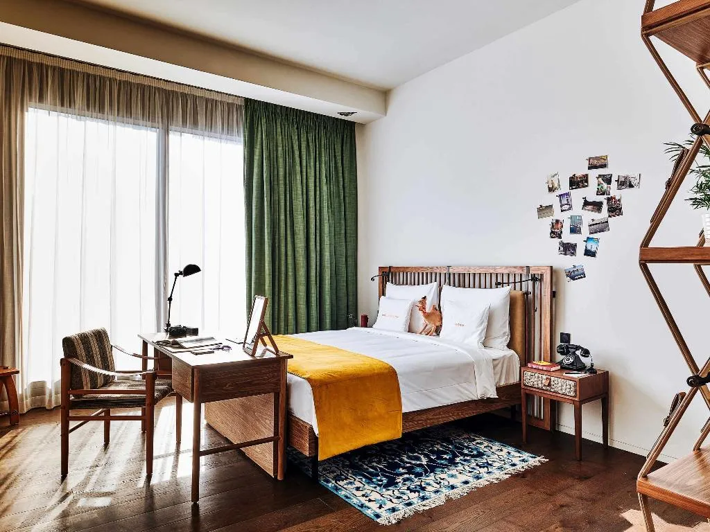 DOUBLE KING SIZE BED Room, 25hours Hotel Dubai One Central, Dubai