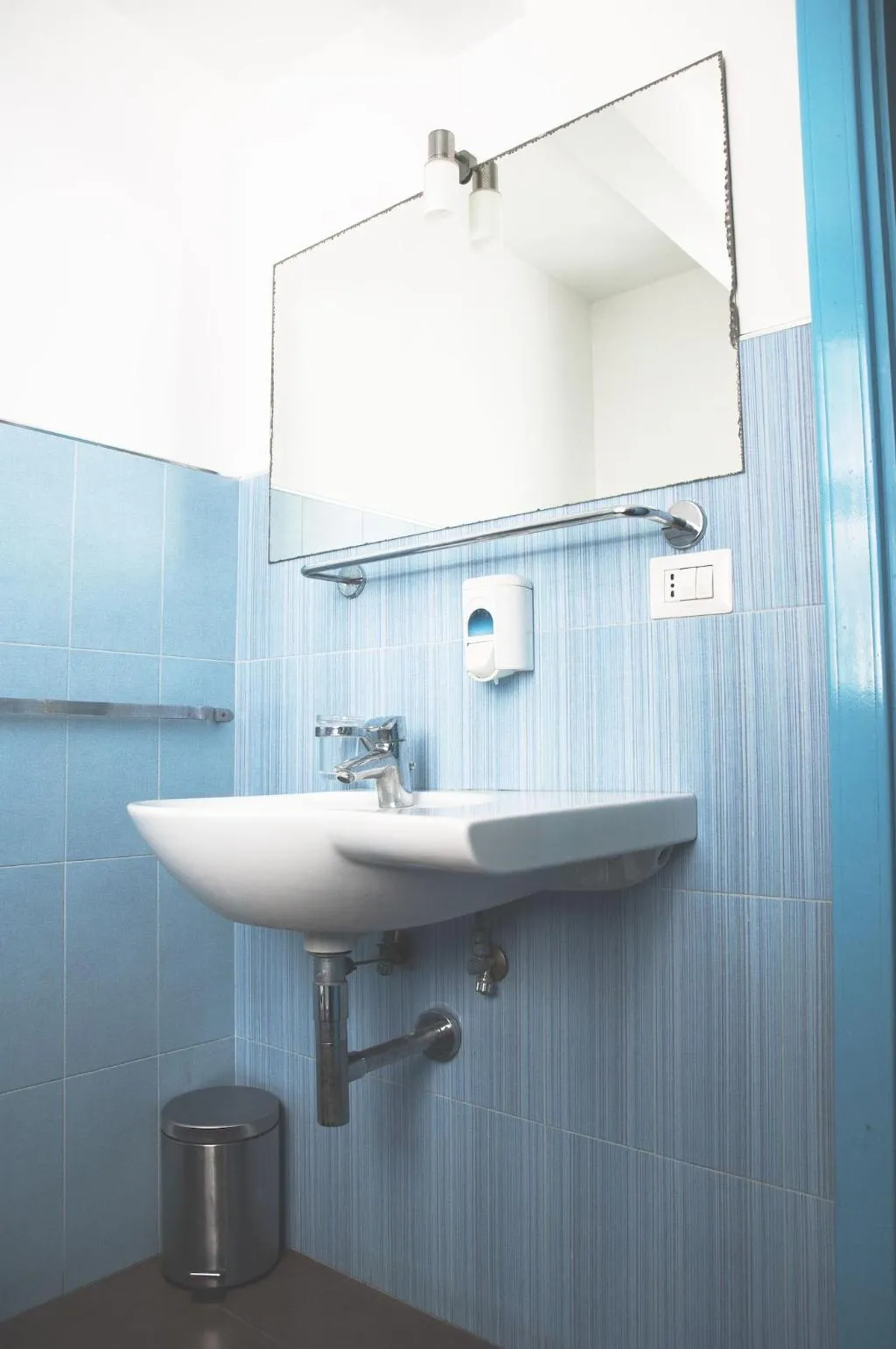 Room, City-in-hostel-B&B, Catania
