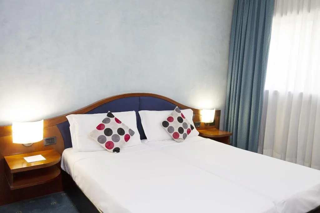 Room, iH Hotels Milano Blu Visconti, Milan