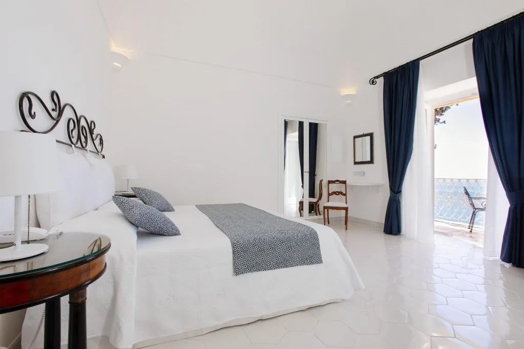 Room, La Bizantina, Naples
