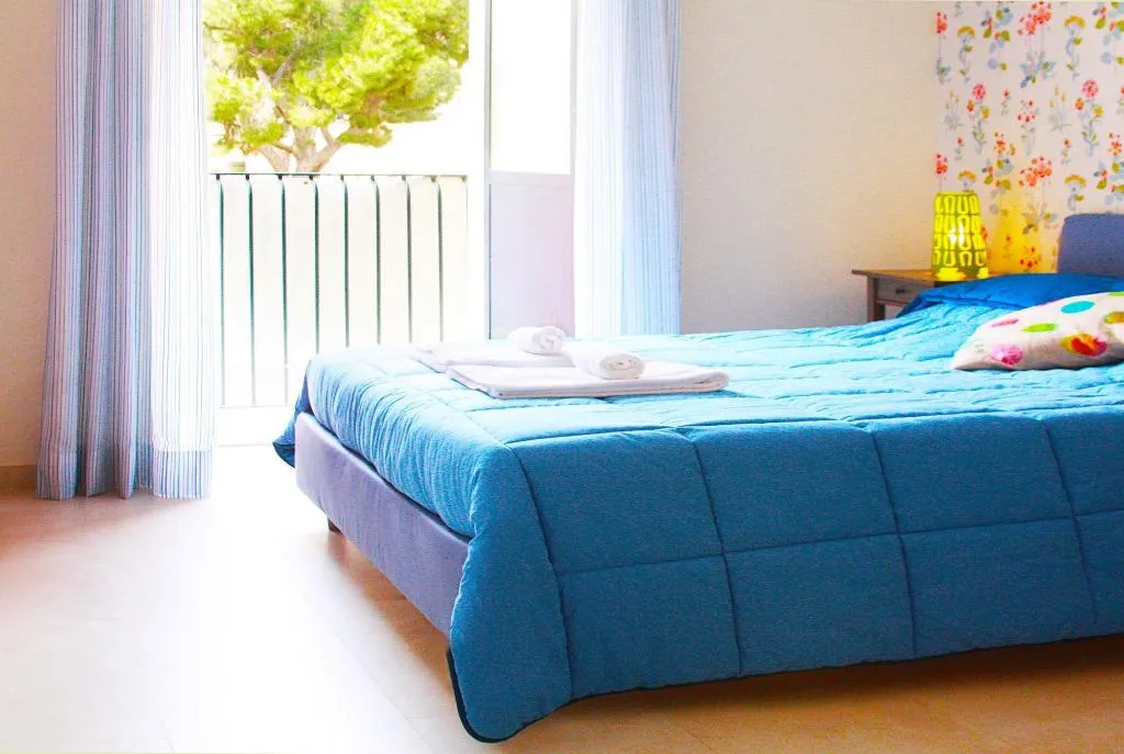 Room, City-in-hostel-B&B, Catania