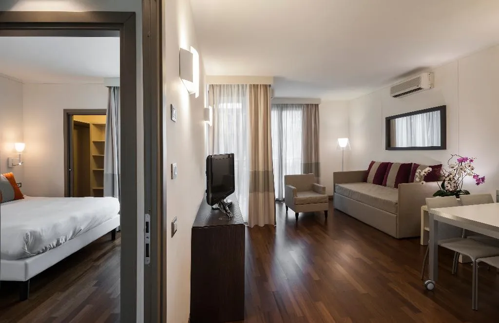 APARTMENT CAPACITY 2 ONE BEDROOM Room, Ramada Plaza Milano Hotel, Milan
