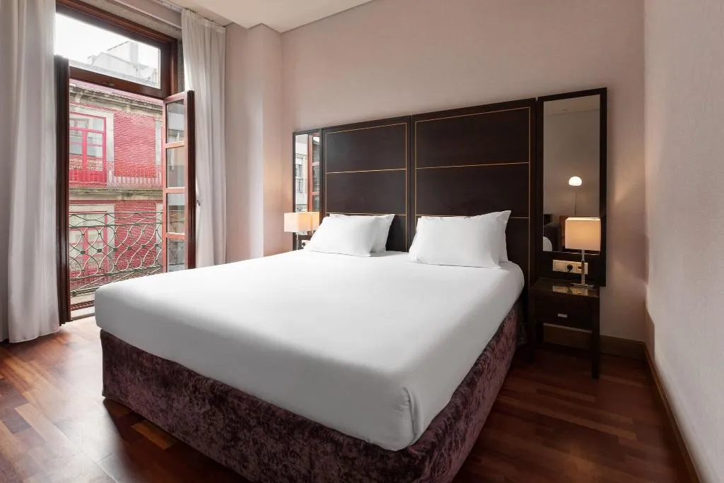 JUNIOR SUITE KING SIZE BED Room, Eurostars das Artes, Porto