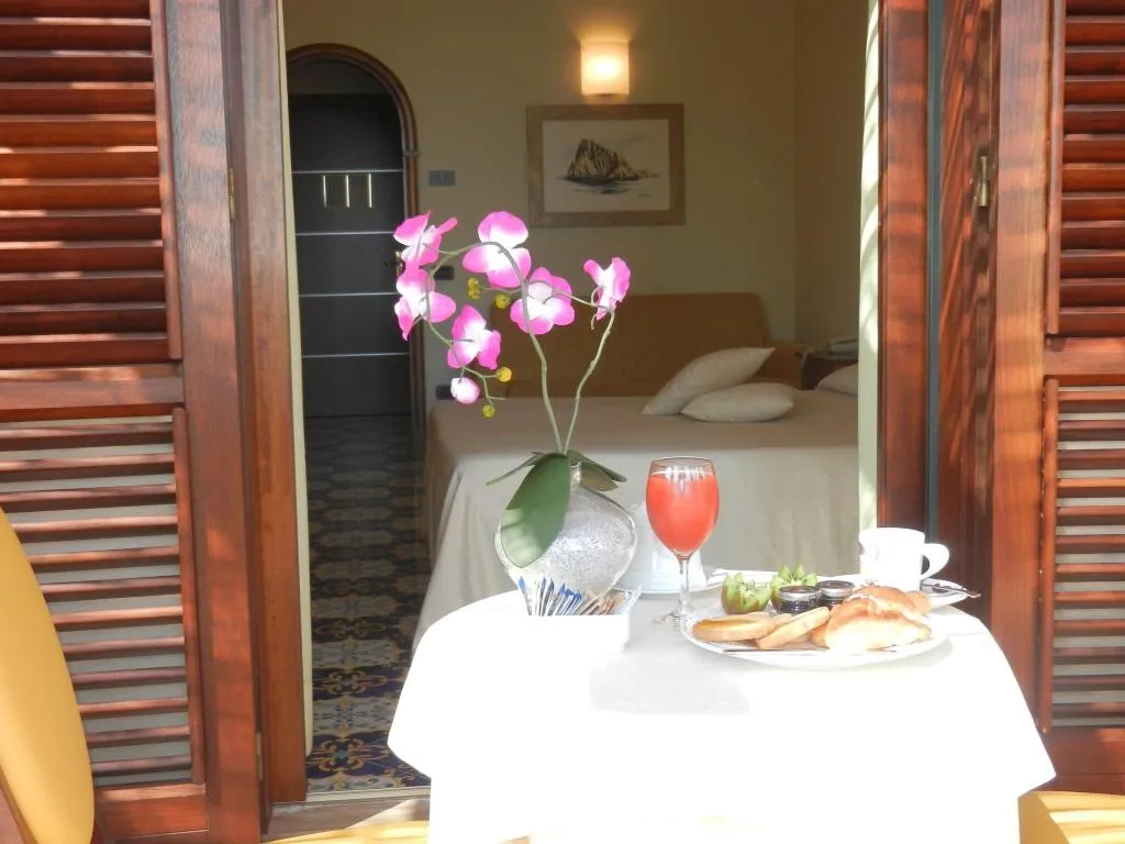 Room, Aktea, Catania
