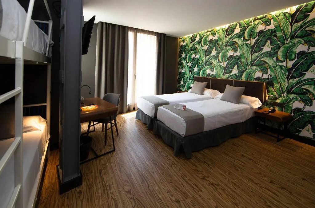 FAMILY ROOM QUEEN SIZE BED Room, Málaga Premium Hotel, Costa Del Sol