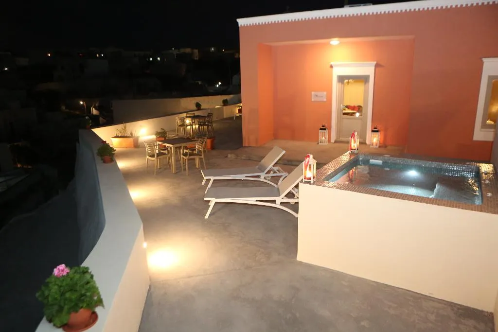SUITE WITH JACUZZI WITH VIEWS Room, Nomikos Mansion, Santorini