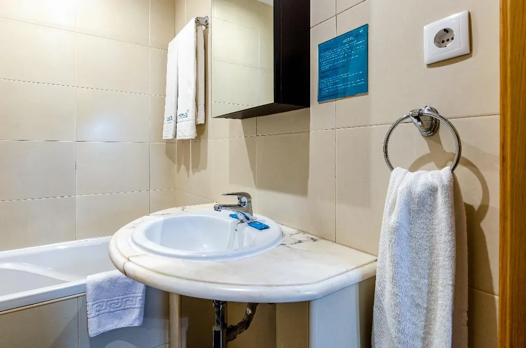 TRIPLE STANDARD Room, DAH Dom Afonso Henriques, Lisbon