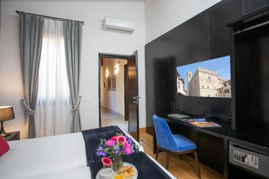 SUITE WITH TERRACE Room, Casual Rinascimento Firenze, Florence