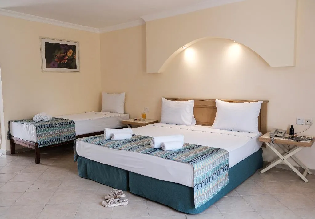 TRIPLE SUPERIOR ONE BEDROOM Room, Club Resort Atlantis Izmir/Sigacik, Izmir