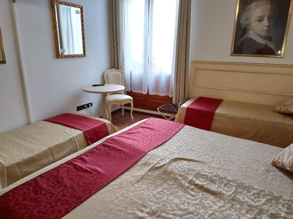 FAMILY ROOM STANDARD Room, Alloggi SS. Giovanni e Paolo, Venice