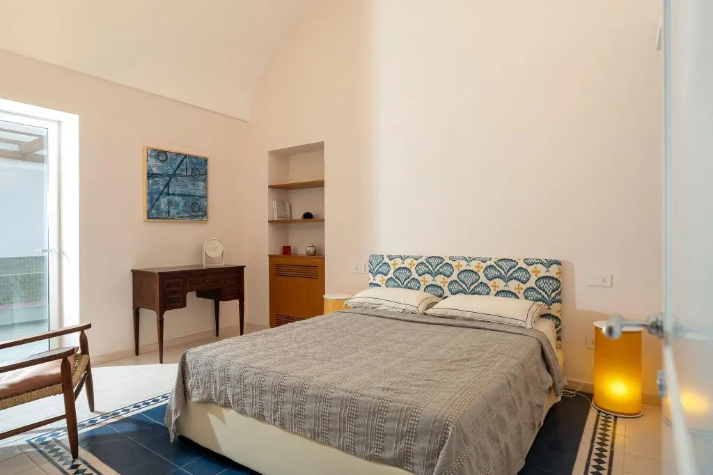 APARTMENT THREE BEDROOMS THREE BATHROOMS Room, Villa Certosa, Naples