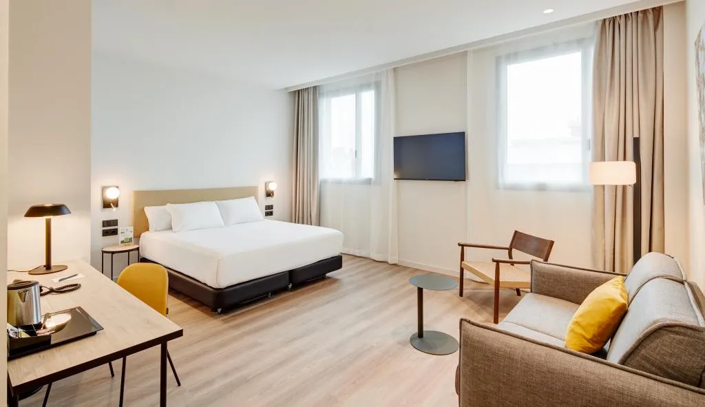 JUNIOR SUITE STANDARD Room, Sercotel Barcelona El Prat, Barcelona