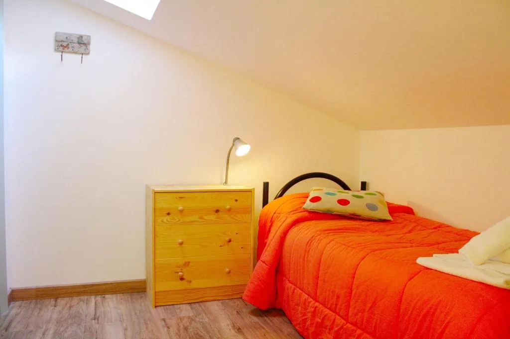 Room, City-in-hostel-B&B, Catania