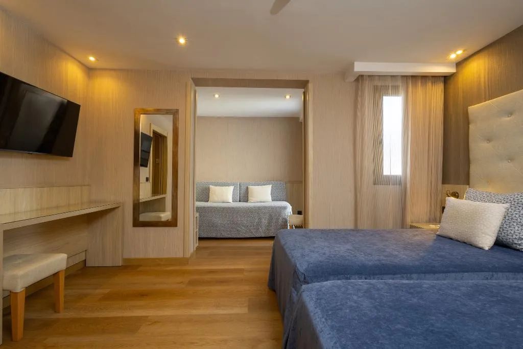 QUADRUPLE STANDARD Room, Rialto, Barcelona