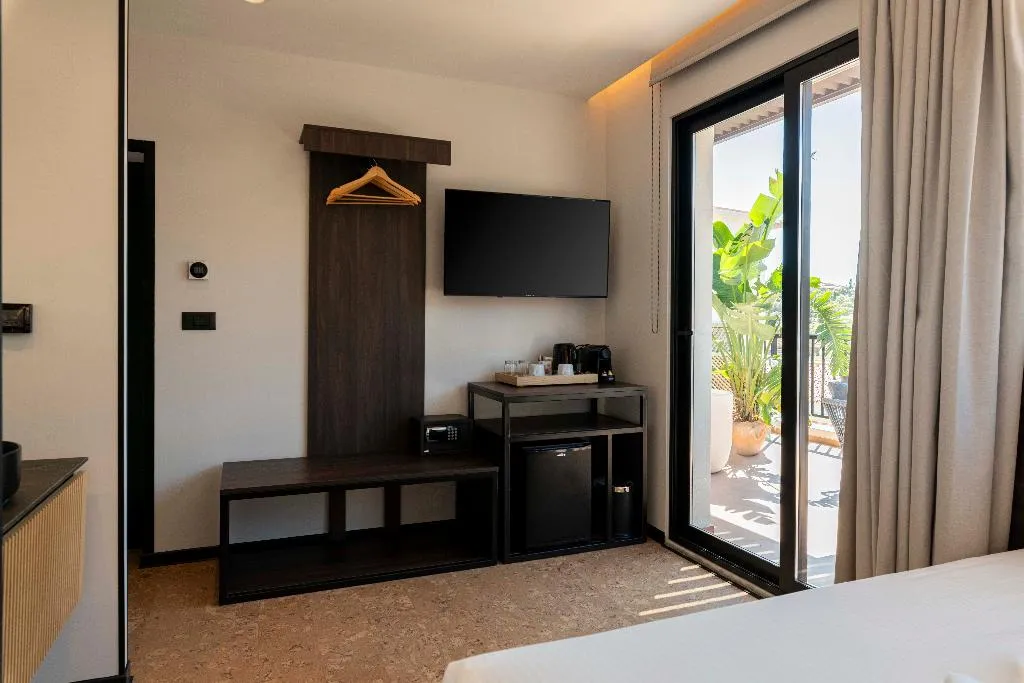 DOUBLE WITH BALCONY WITH VIEWS Room, Parea, Athens