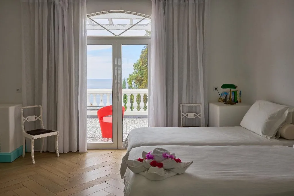 STUDIO DELUXE TWO BEDS Room, Inn & Art Hotel Gallery, Madeira