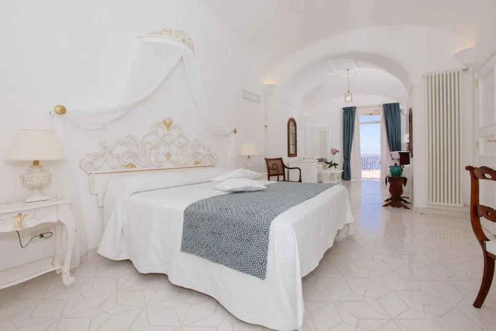 Room, La Bizantina, Naples