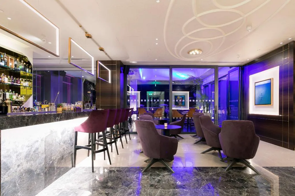 Bar, Radisson Blu Hotel Larnaca, Cyprus