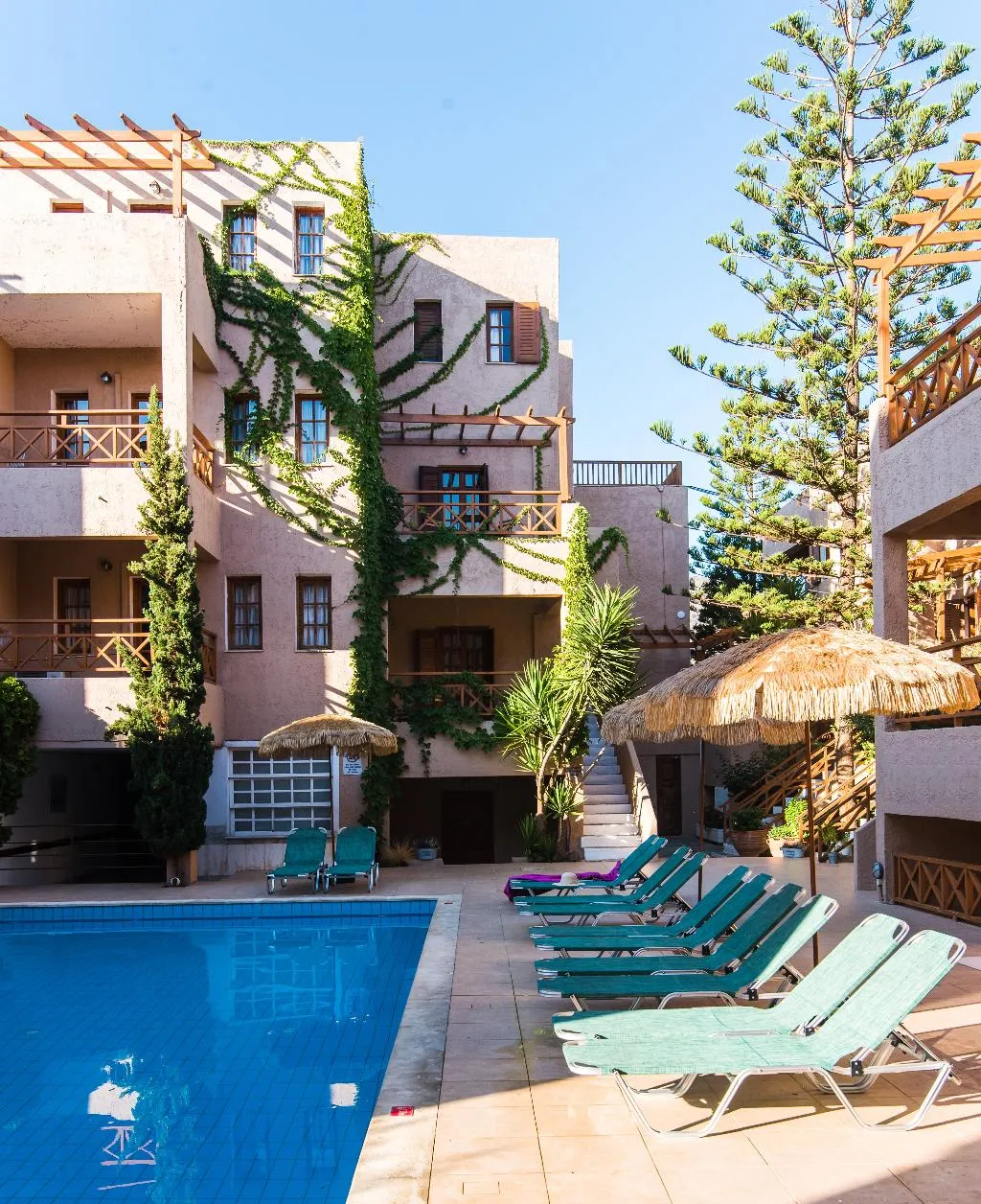 Pool, Anna Maria, Crete