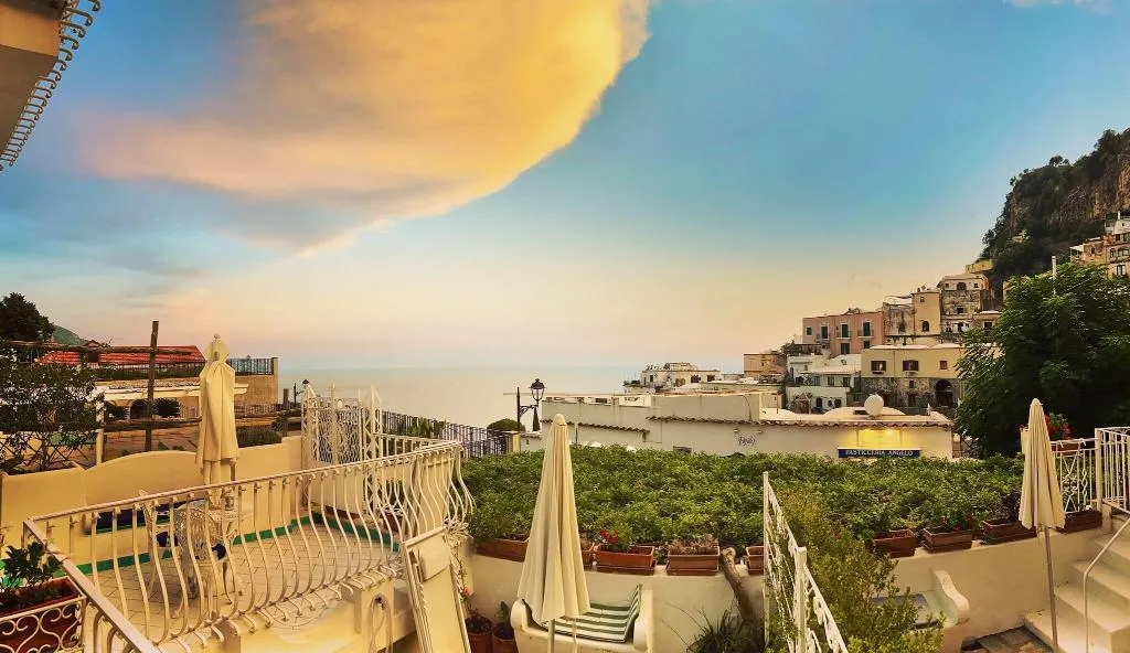 Terrace, Hotel Villa Delle Palme, Naples