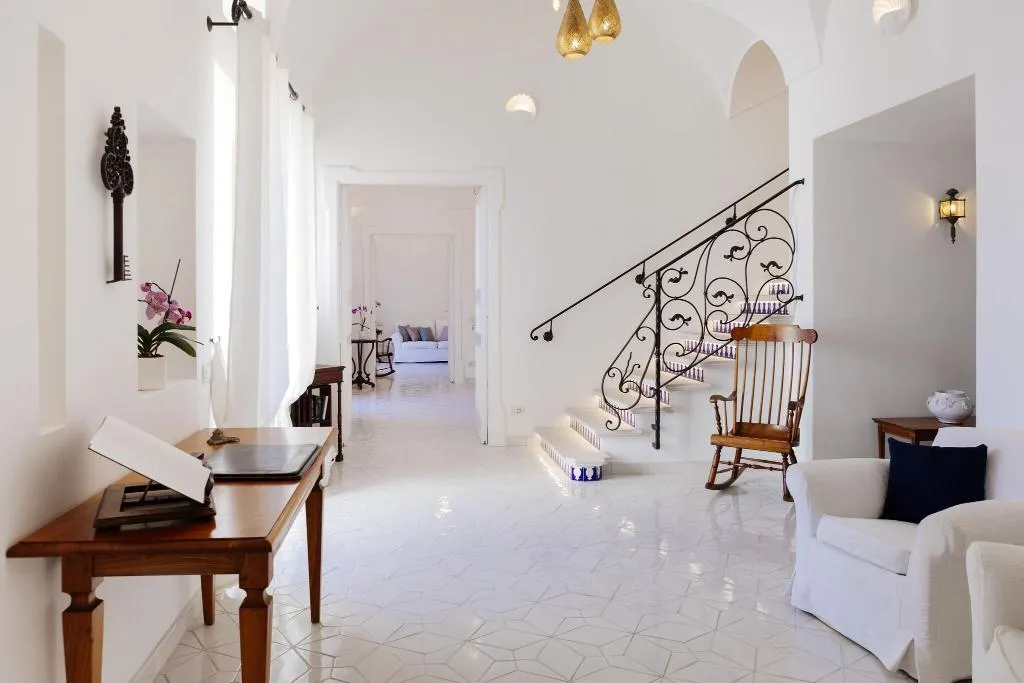 Lobby, La Bizantina, Naples