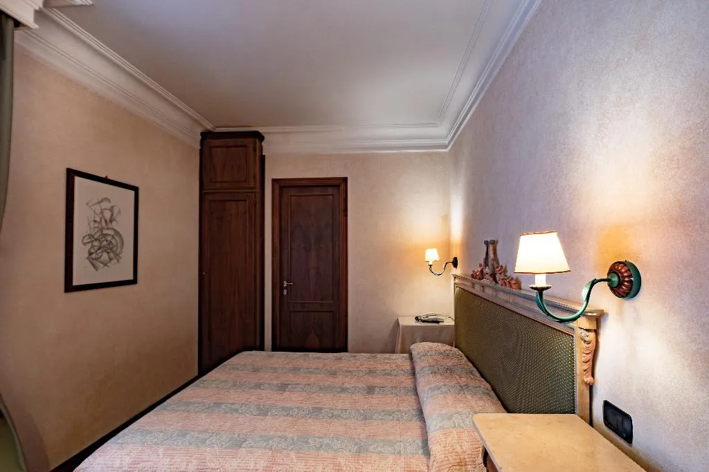 DOUBLE SINGLE USE COMFORT Room, Relais Ducale, Umbria