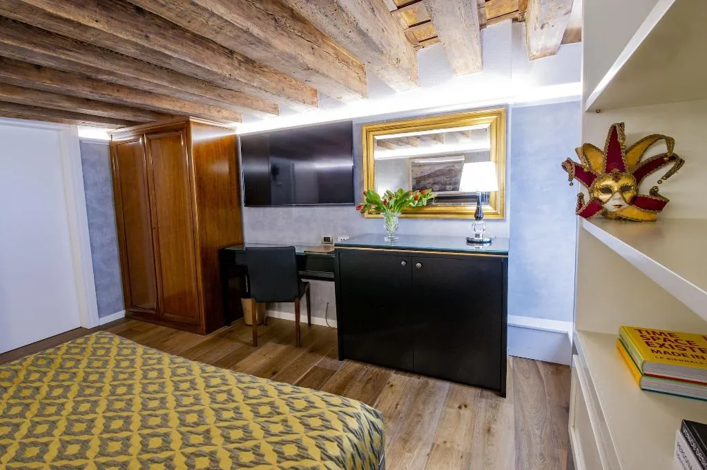 Room, EGO' Residence Venice, Venice
