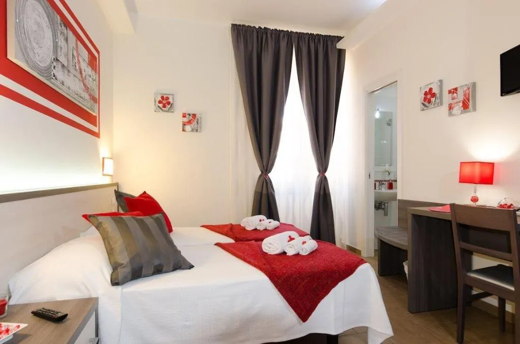 Room, Gemme Di Roma, Naples
