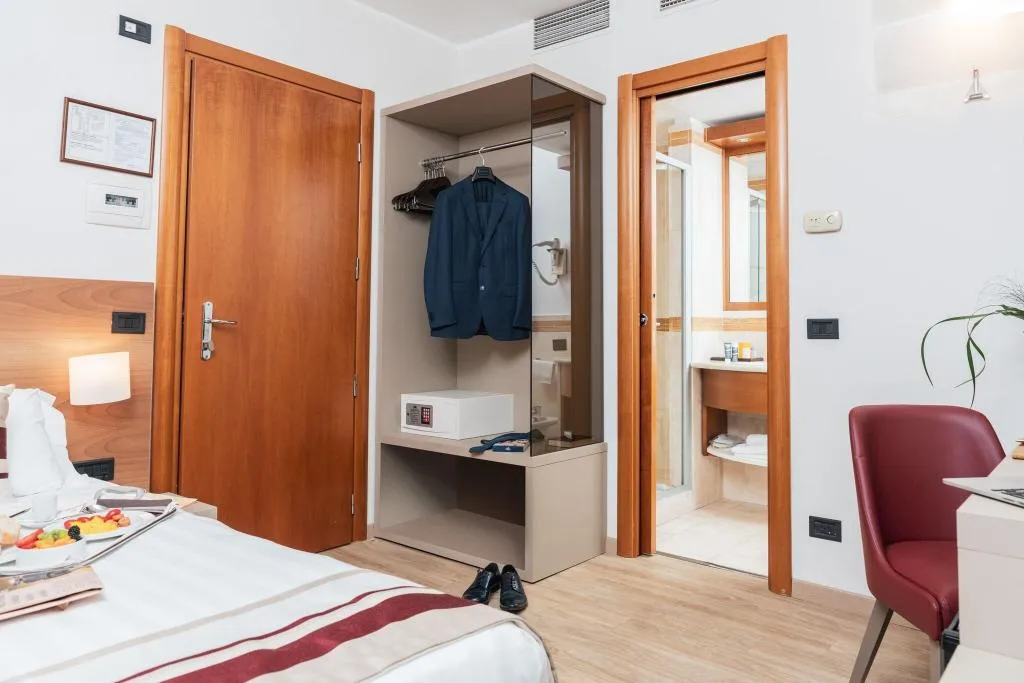 SINGLE SUPERIOR Room, Hotel Royal Falcone, Milan