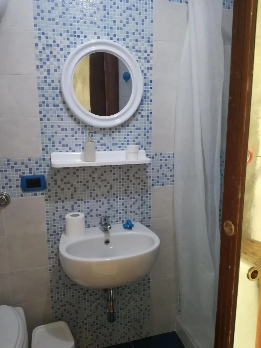 Room, B&B PompeiLog, Naples