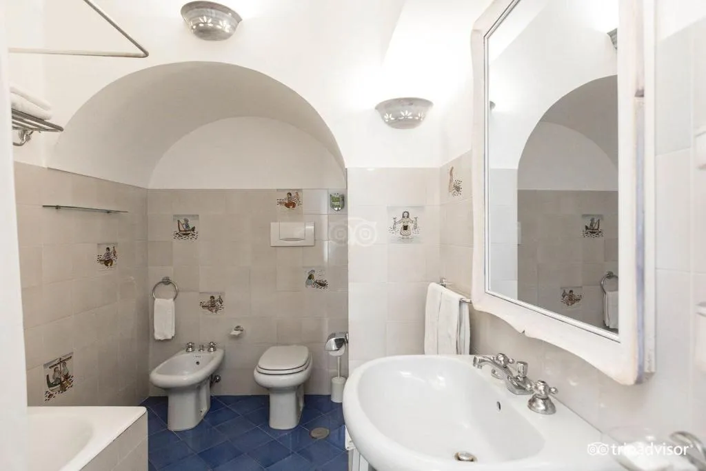 Double or Twin PARTIAL SEA VIEW Room, Villa La Tartana, Naples