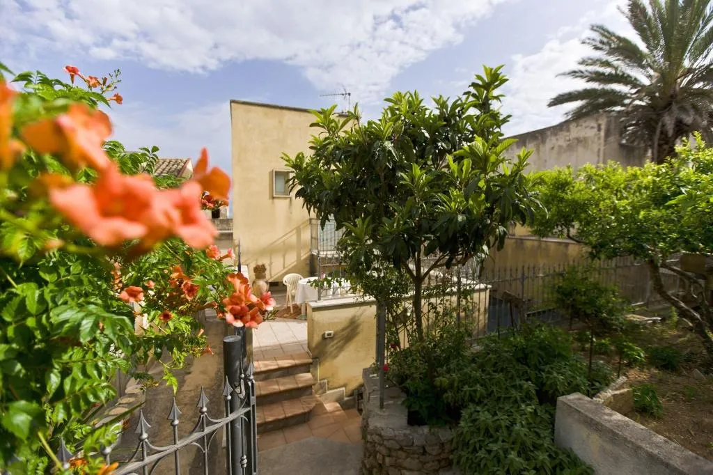 Room, Hotel History, Palermo